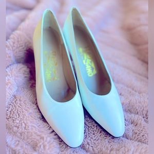 Vintage Ferragamo block heels. Beautiful condition. Size 5